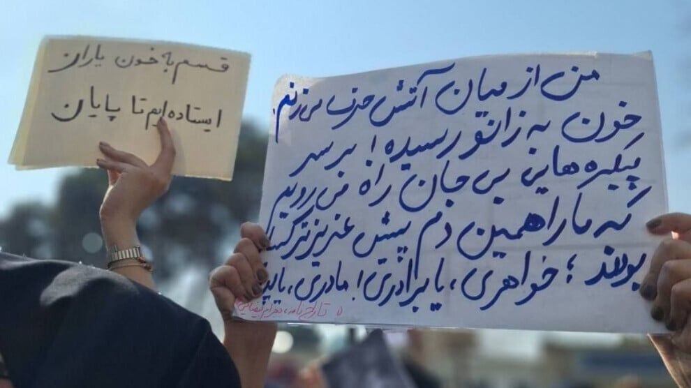 Li Îran çalakiyên xwepêşandêran her diçe gur dibe