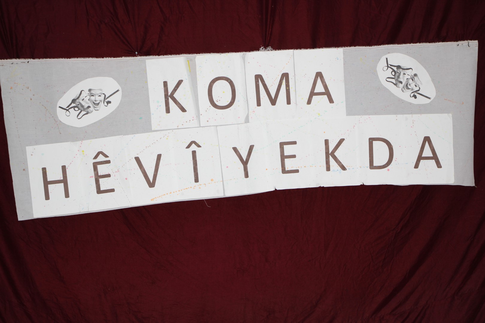 Li Mexmûrê şanoya “Ez ne dîn im” hat pêşkêşkirin