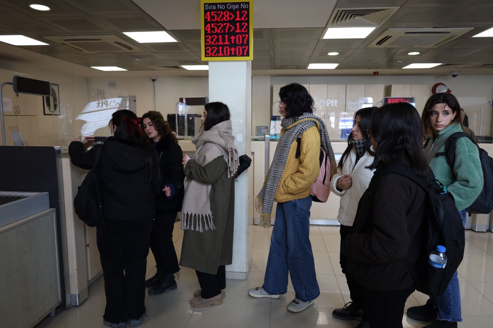 MKGê ji bo nûçegihanên sosyalîst ên (ESP) qertên piştevaniyê şand