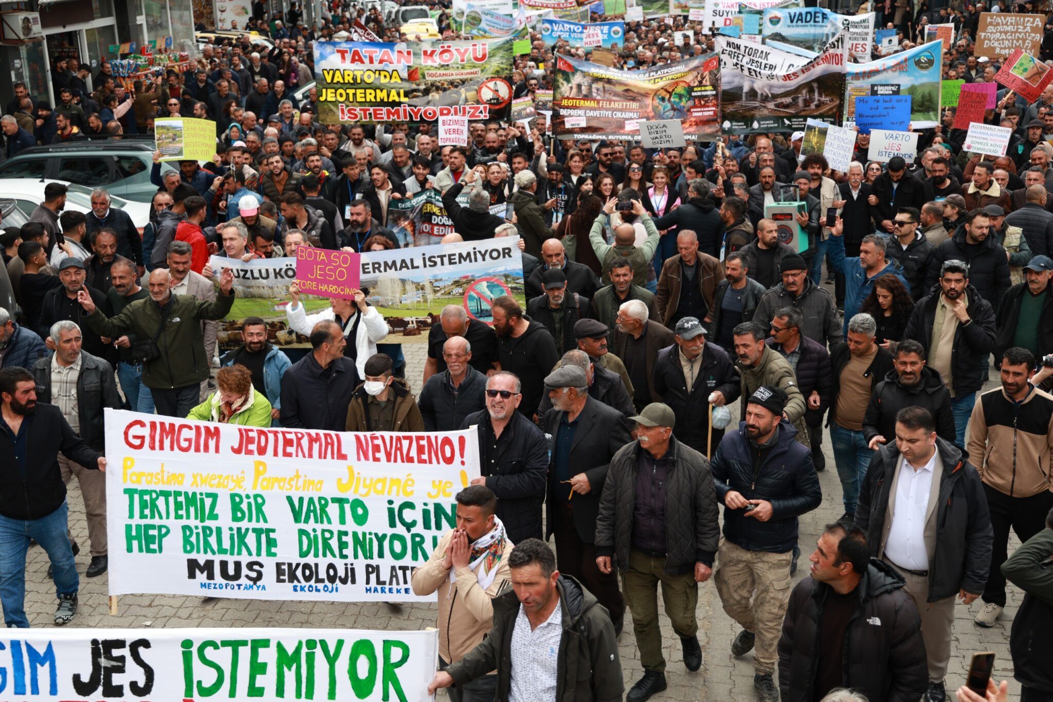 Bi deh hezaran gotin: Em dev ji axa xwe bernadin