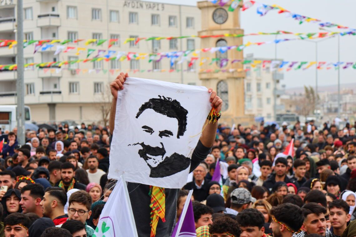 Newroza Nisêbînê: Divê Rêberê aştiyê azad be