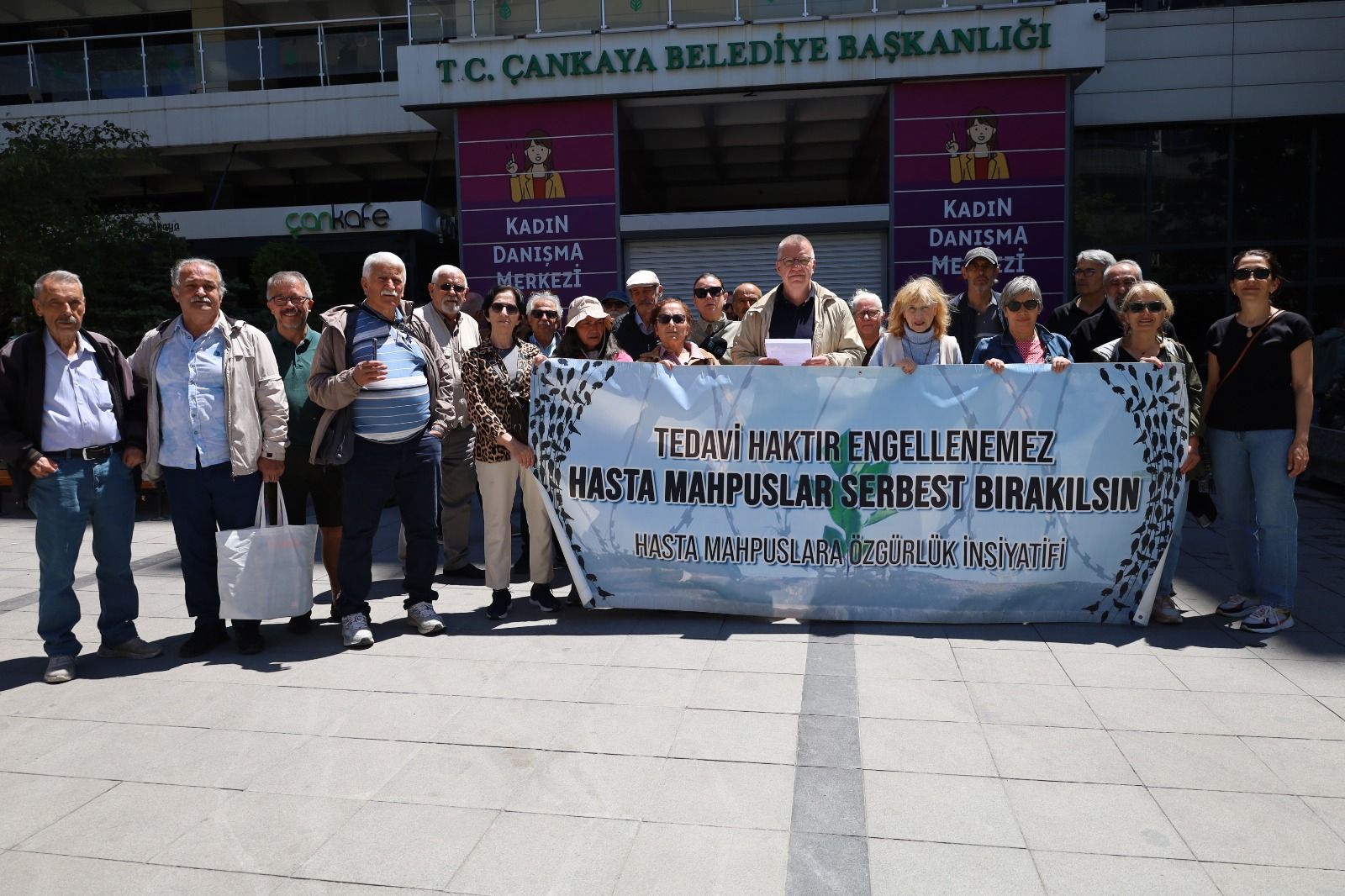Banga lezgîn ji bo berdana girtiyên nexweş Hatîce Yildiz û Yilmaz Çerçel