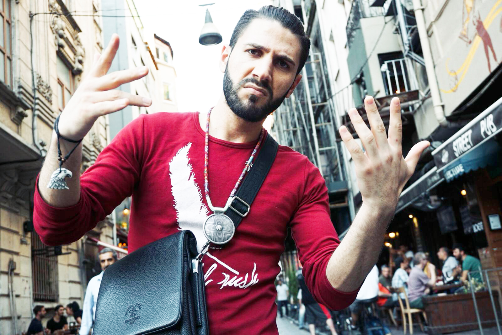 Siwarê ‘Em Hatin’ xweş dibezin