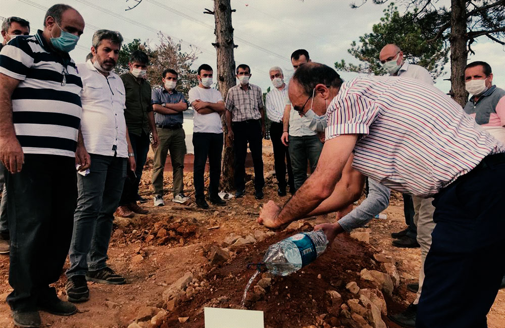 Nehiştin li axa xwe bê veşartin