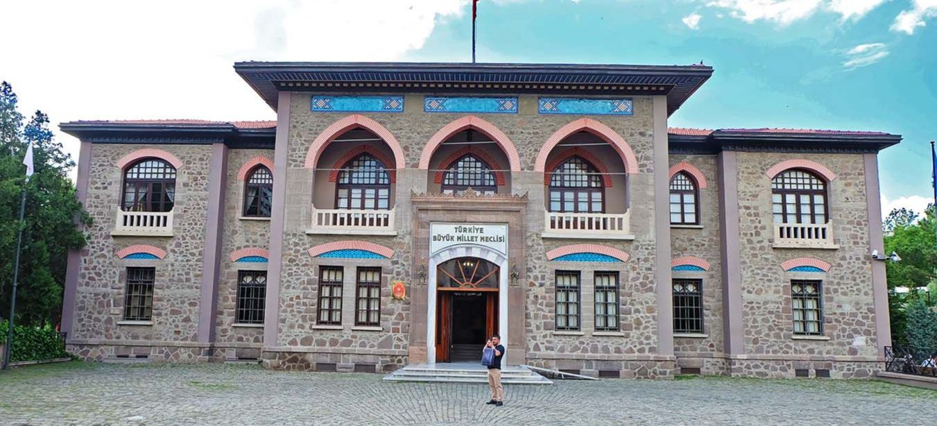 Pergala lenetkirî hatiye pûçkirin