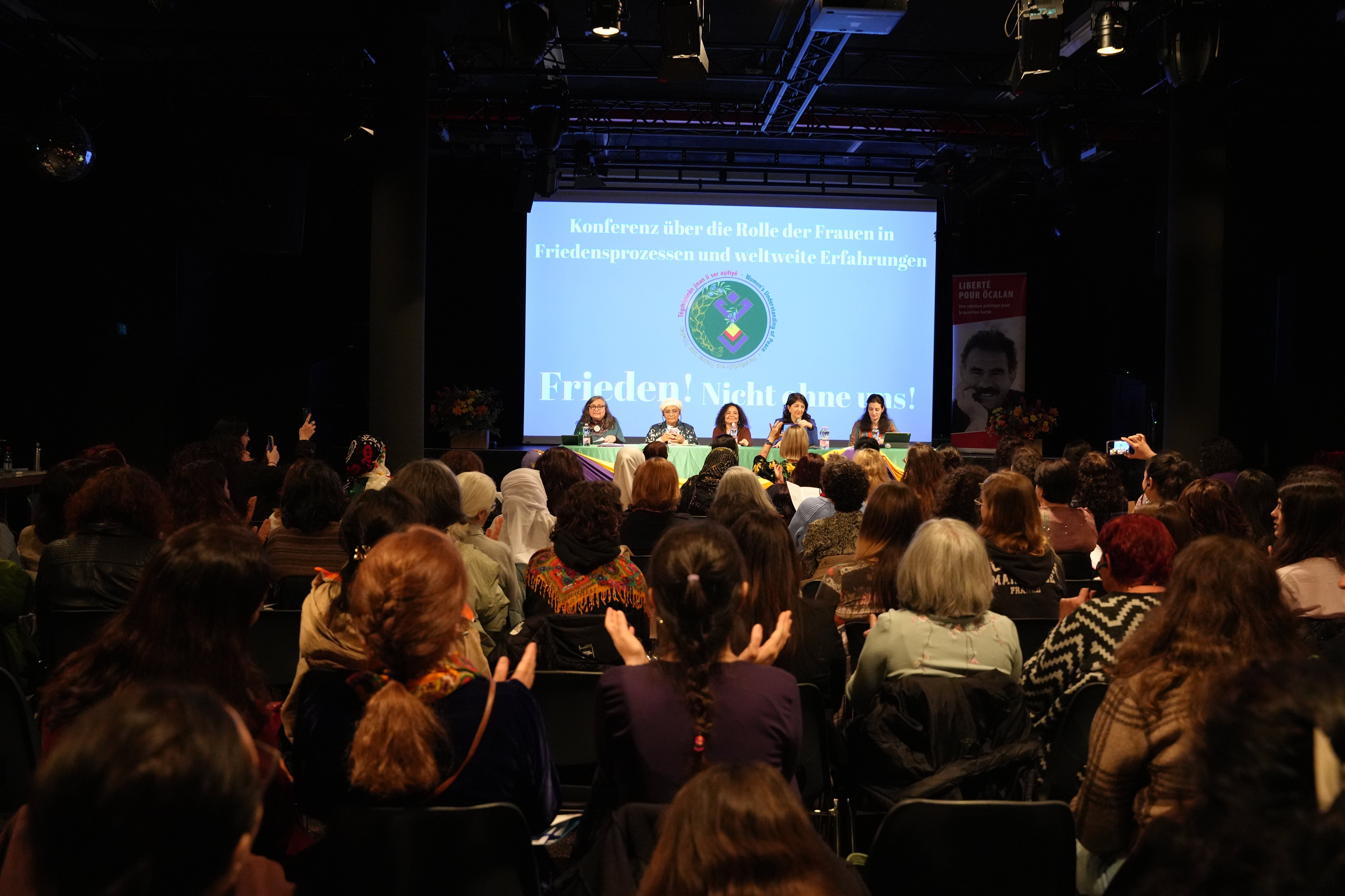 Jin li ser rola jinan a di aştiyê de nîqaş dikin