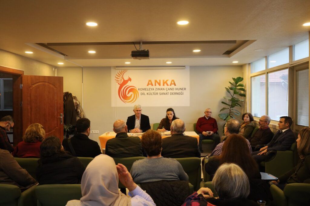 ANKA-DER ji bo roja ziman pirtûk dan îmzekirin 