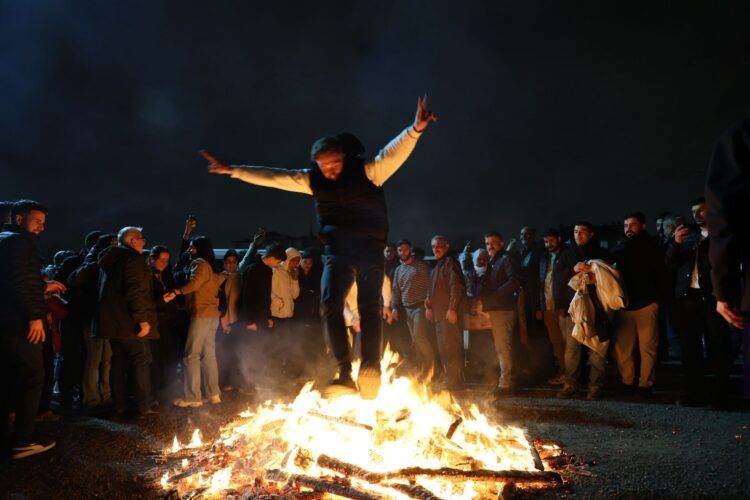 Şevên Dîlok, Stenbol û Amedê bi agirê Newrozê ronî bû 