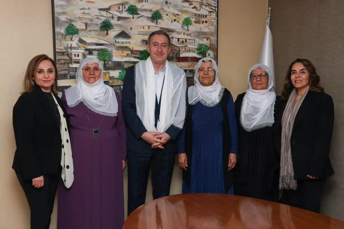 Dayikên Aştiyê serdana 6 partiyan kir