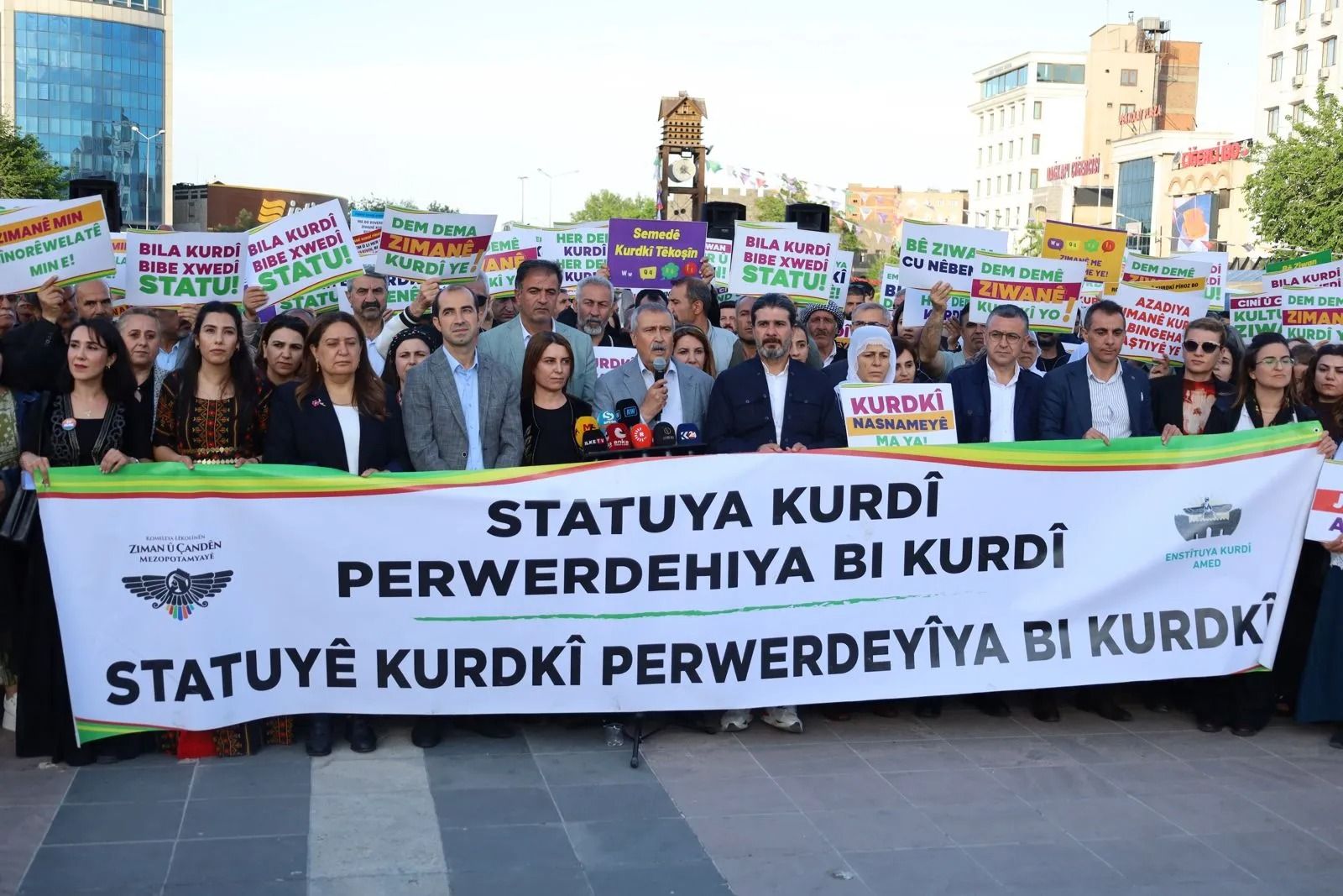 Polîtîkaya şerê taybetî domîyena