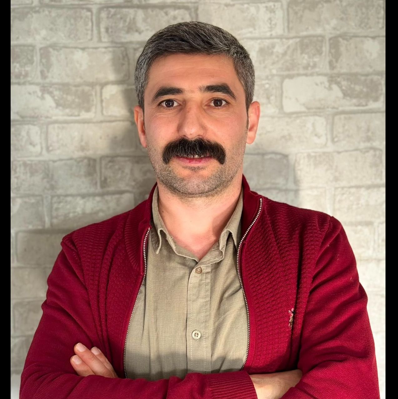 ‘Ma muhtacê hîşmendîya komelkîye û mîlîtanîya ziwanî yê’