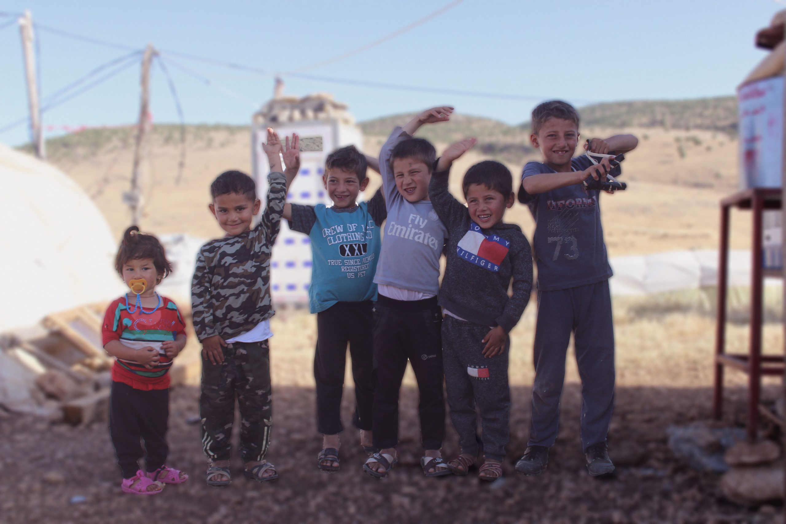 Zarok lîstikên xwe bi xeyalên xwe dixemilînin