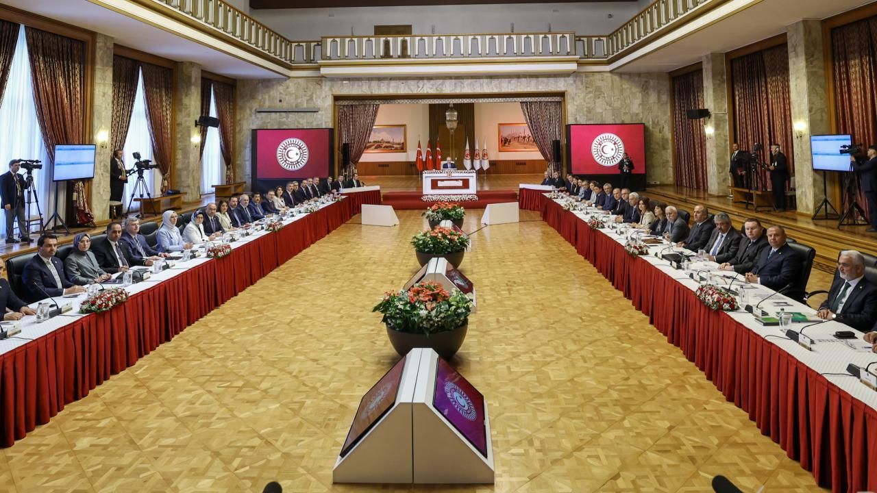 Têkoşîna ji bo muzakereyan didome