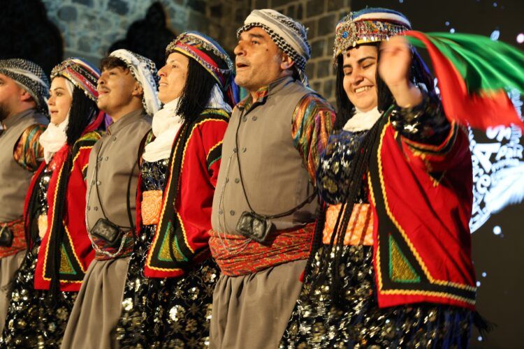 Festîvala Şanoya Navneteweyî ya Amedê bi coş dest pê kir