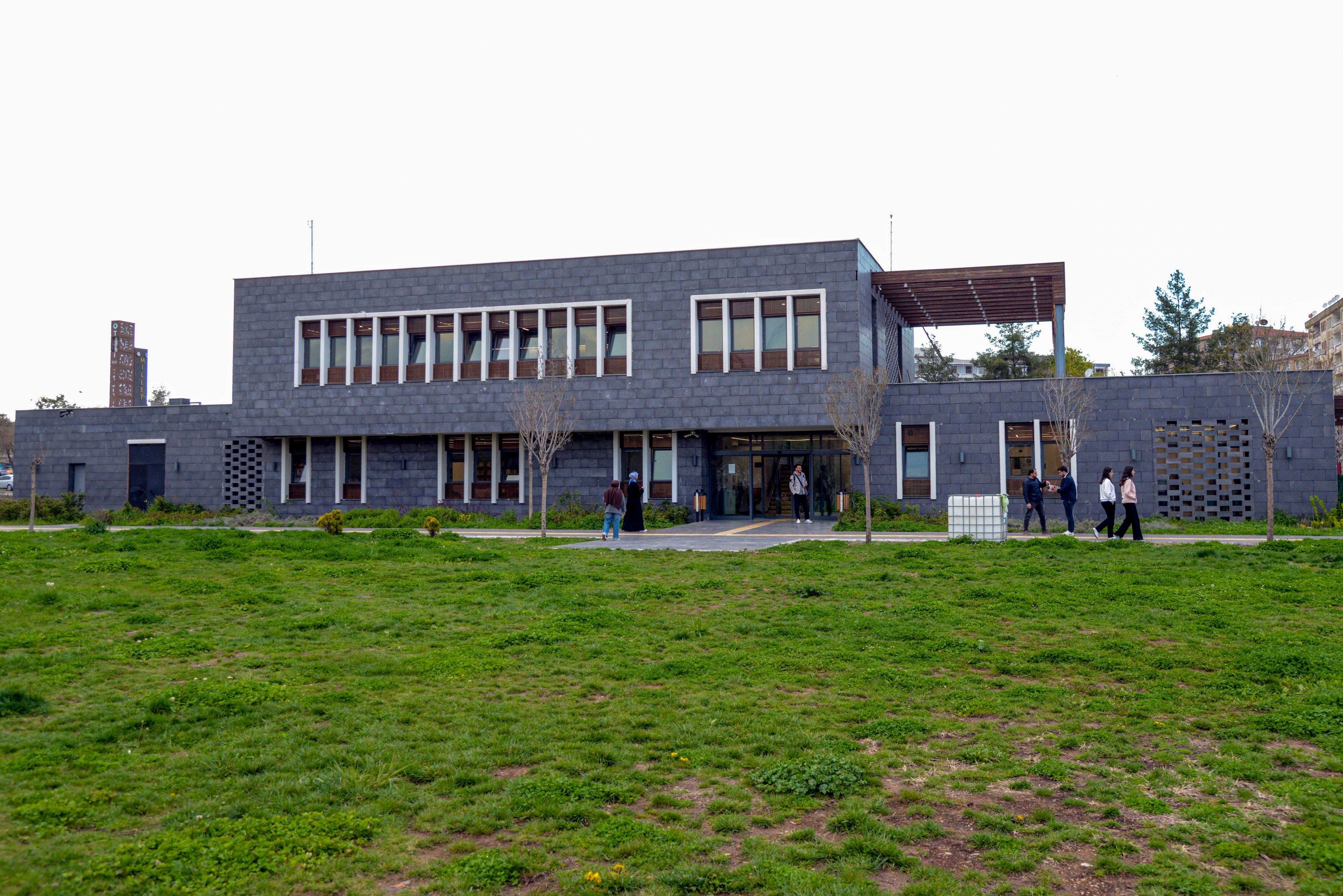 Seba astengdaranê vînayîşî Kitabxaneyo Bêasteng abî