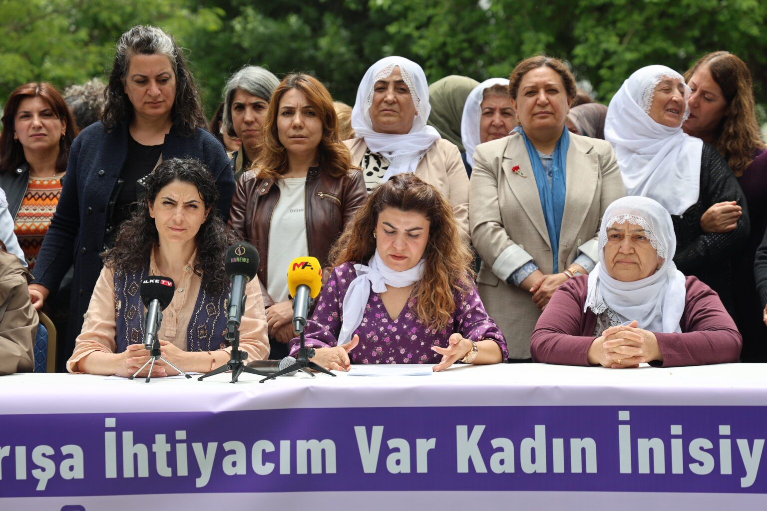 Ji înîsiyastîfa jinan daxuyani: ‘Em di Aştiyê de israr dikin’