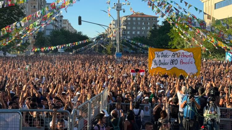 Peyama mitînga Amedê: Ji bo azadiya civakê divê Serok Apo azad be