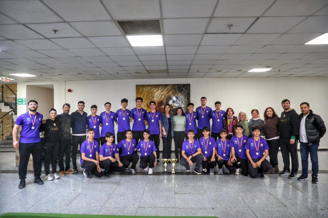 Tîma Voleybolê û Xortên Stêrk serdana Şaredariya Peyasê kirin