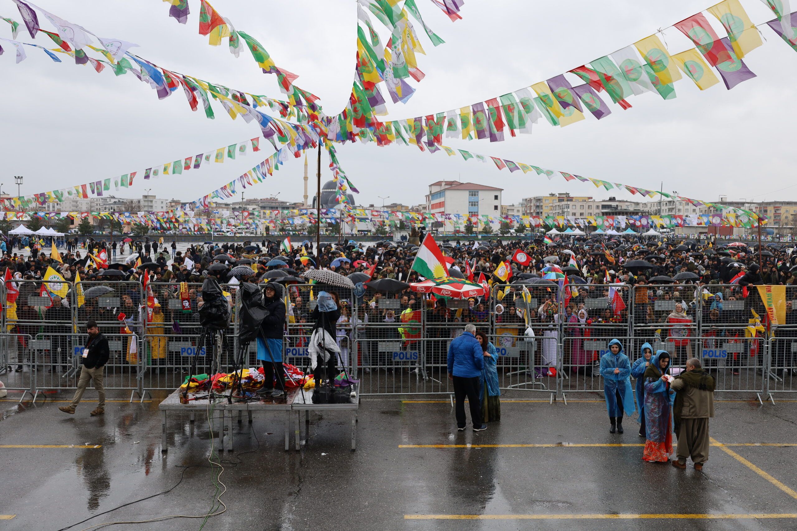 Li Êlihê tevî baranê jî pîrozbahiya Newrozê berdewam dike