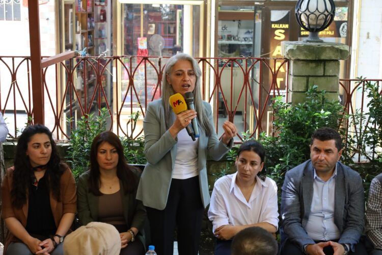 Ûçar: Birêz Ocalan di bin şertên tecrîdê de ji bo aştiyê dixebite