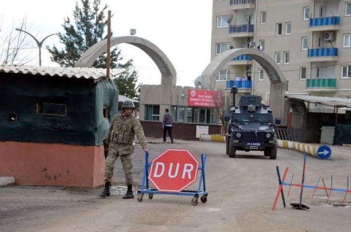 Li girtîgeha Amedê zext zêde dibin