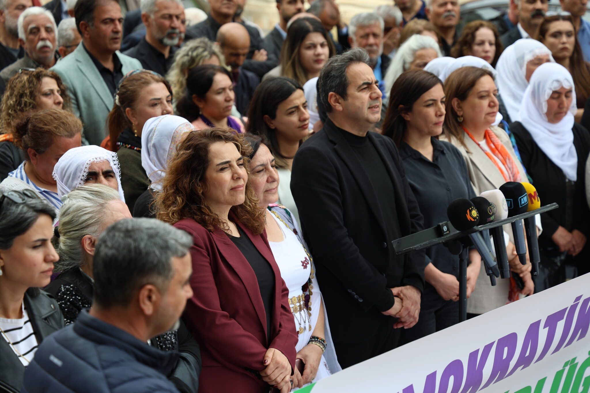 Li Amedê banga 1ê Gulanê: Em bi kedê ber bi azadiyê ve dimeşin