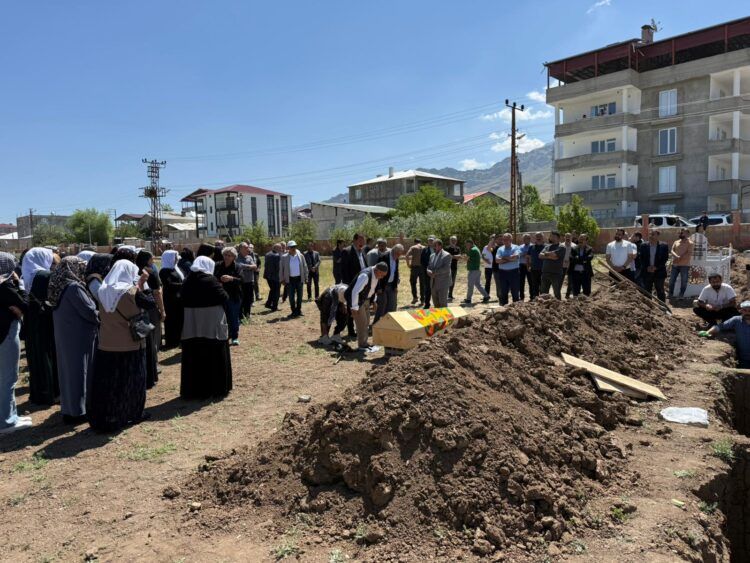 Cenazeya Erol Kurt ê PKK’yî badê 11 serran ame definkerdene