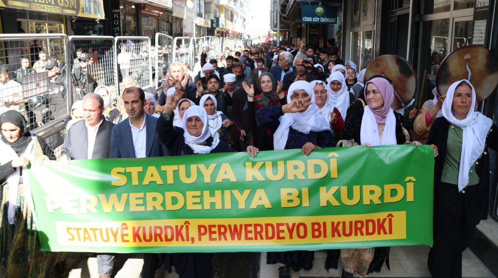 Li Cizîrê meşa ziman hat lidarxistin