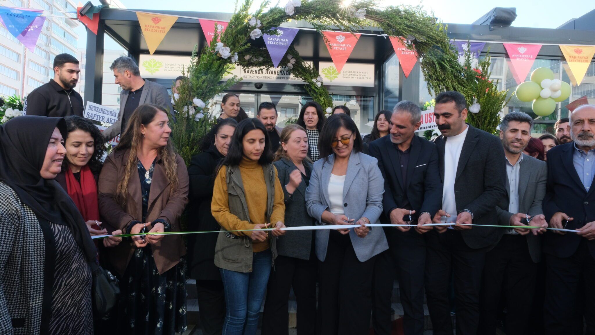 Navenda Jiyana Bêgluten hat vekirin