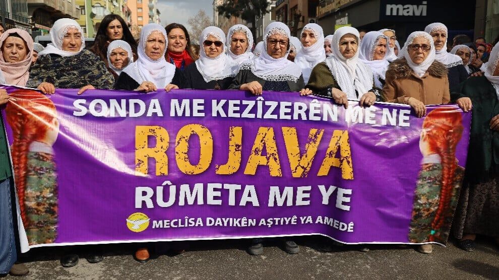 Dayikên Aştiyê ji bo Rojava li gelek bajaran daketin qadan bûn