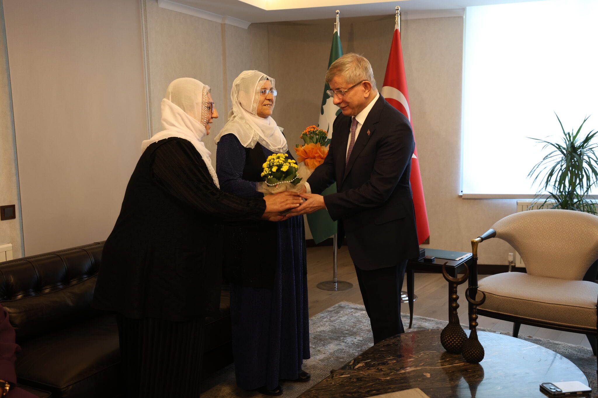 Heyeta Dayikên Aştiyê serdana Partiya Gelecekê kir