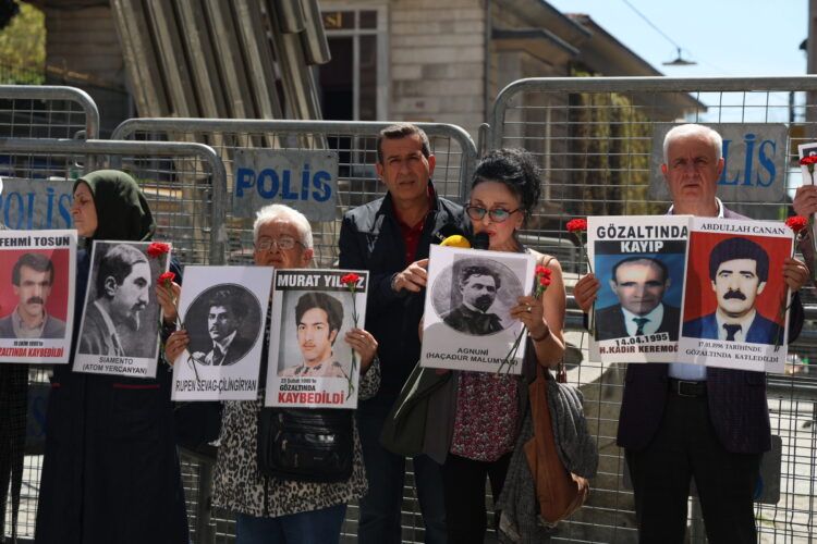 Dayikên Şemiyê ji bo rewşenbîrên ermen ên winda li qadê bûn