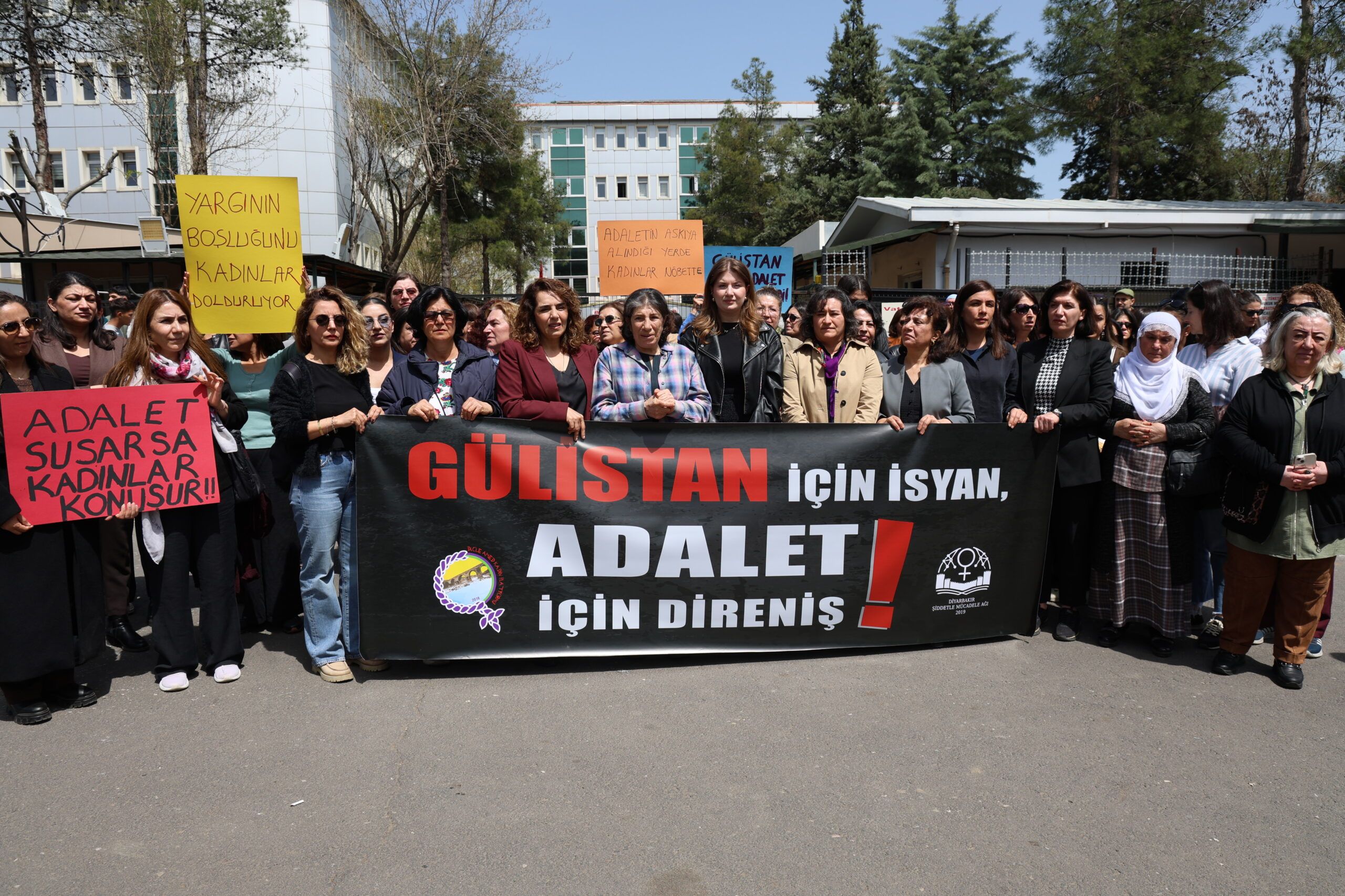 Jinan li Amedê got: Em ê ji bo Gulistan, Rojwelat û Rojînê têbikoşin