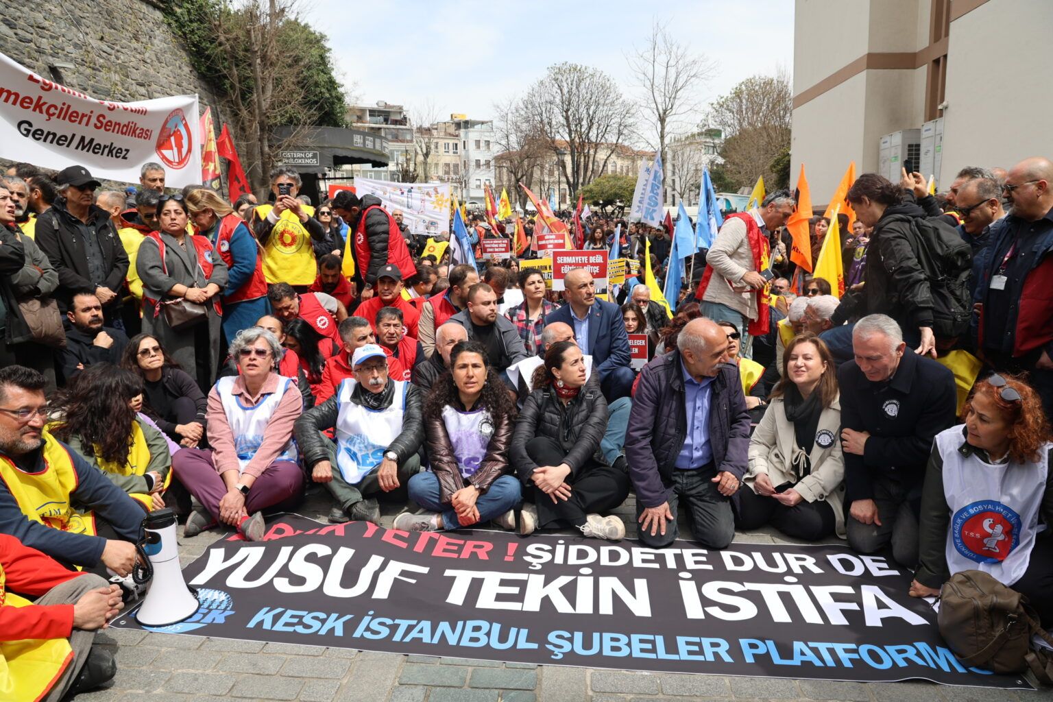 Ya ku zarokên 14-16 salî dike faîl pergal e