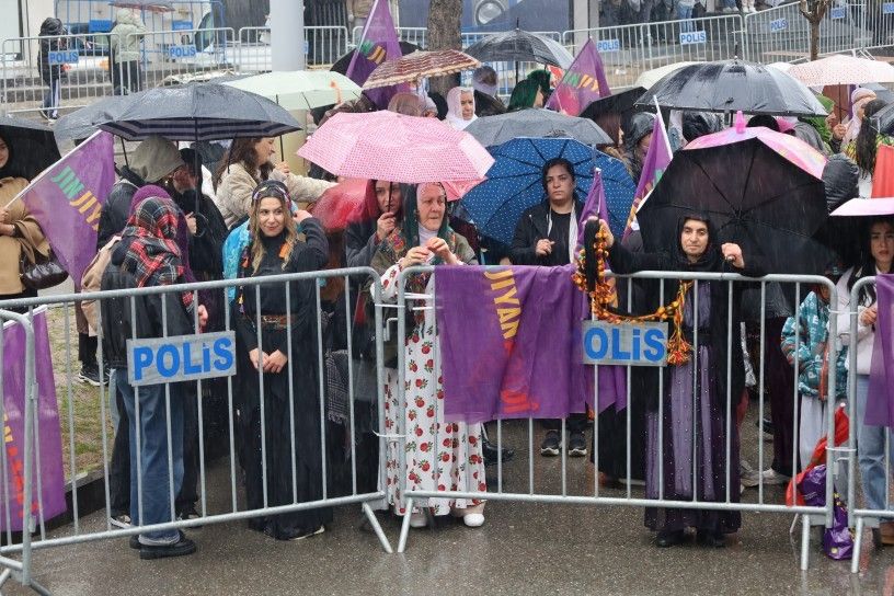 Li Êlihê mîtînga 8ê Adarê hat lidarxistin