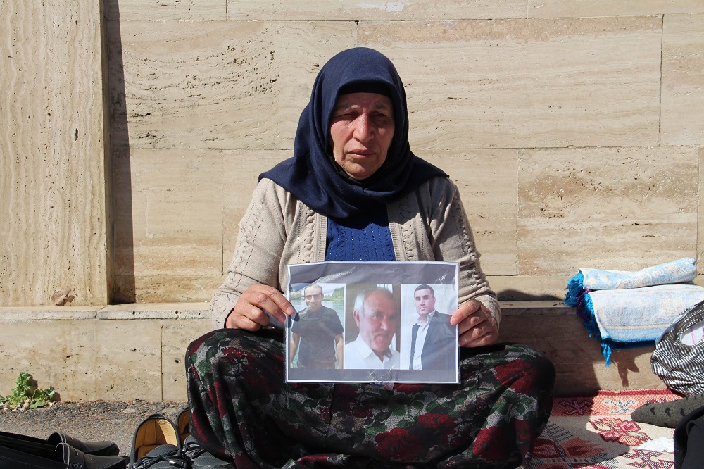 Emîne Şenyaşar serbest hat berdan