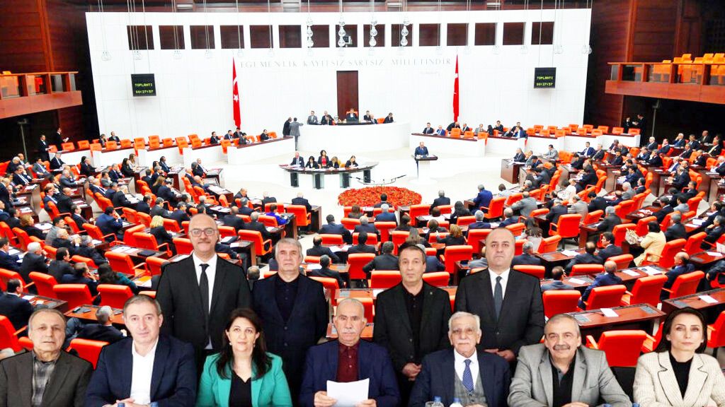 Li Tirkiyeyê paradoksa demokratîkbûnê