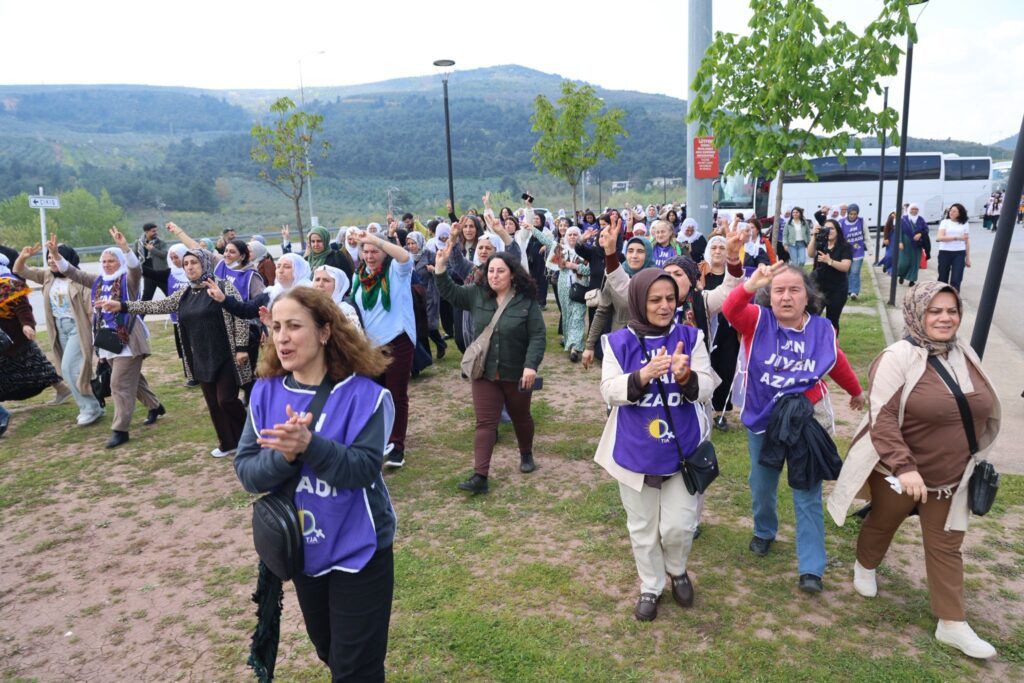 Meşvanên TJAyê gihiştin Gemlîkê