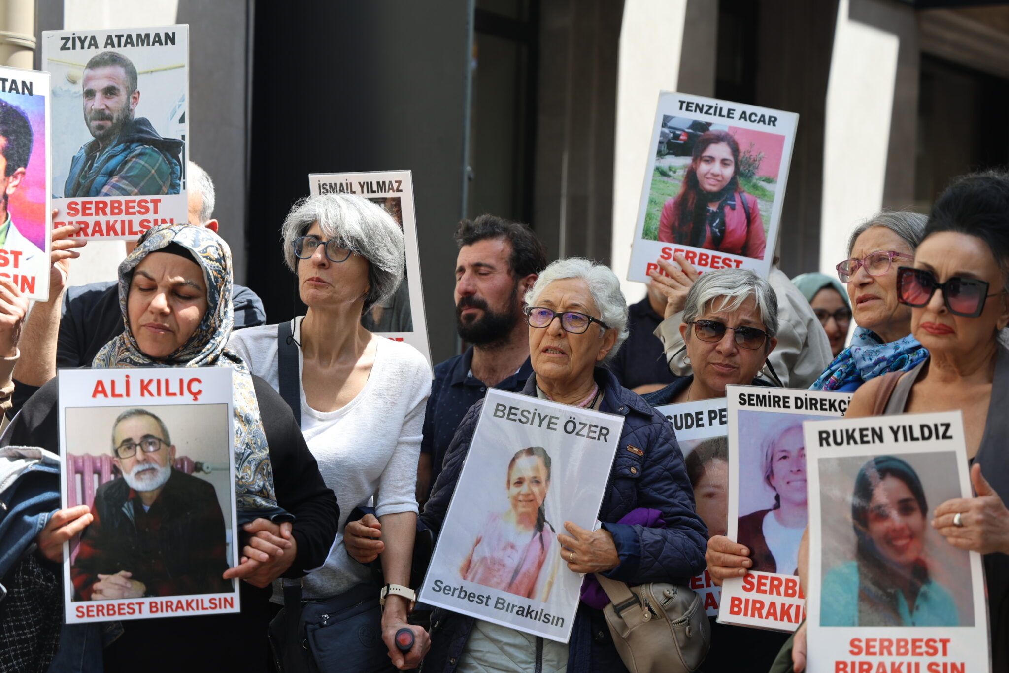 ÎHDê li Stenbolê û Enqereyê banga girtiyên nexweş kir