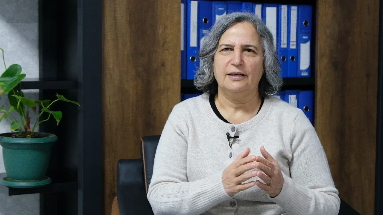 Komar bi vî halî nameşe