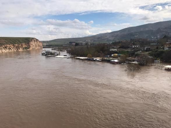 Li Amedê gelek cih di bin avê de man.