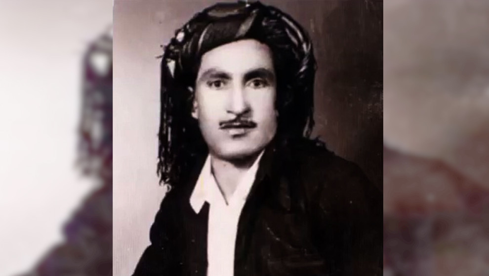 Hîna dengê wî zindî ye