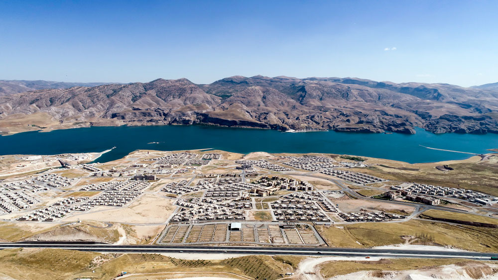 Rûyê nû yê Heskîfê av û beton e