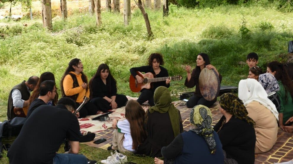 Hozan Mizgîn li Qoserê hat bibîranîn