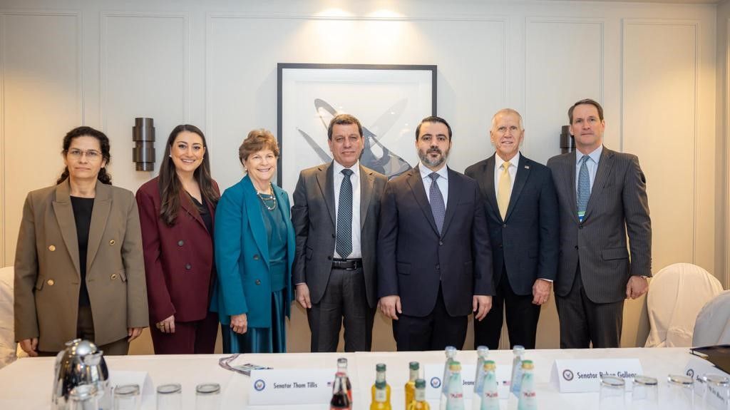 Mazlum Ebdî û Îlham Ehmed bi nûnerên Kongreya Amerîka re civîyan