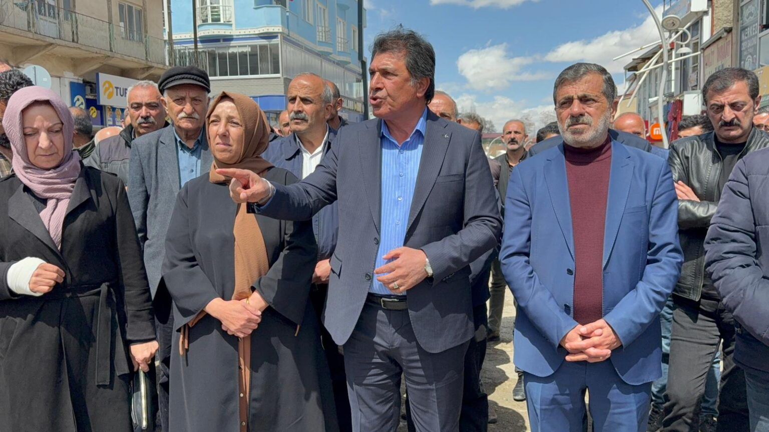 Rêxistina DEM Partiyê ya Elbakê Li dijî îşkenceya polîsan meşiya