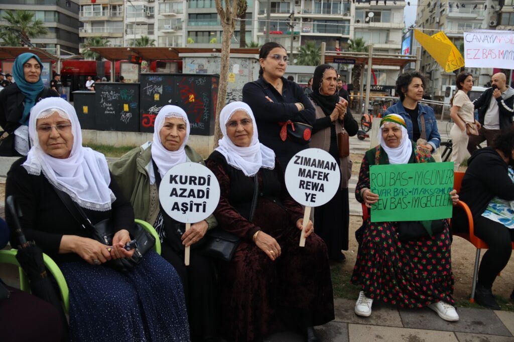 Li Îzmîrê bi şahiyekê cejna ziman pîroz kirin