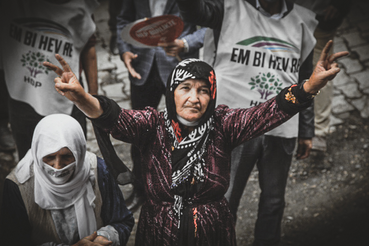 Ji bo pêşerojeke demokratîk meşiyan