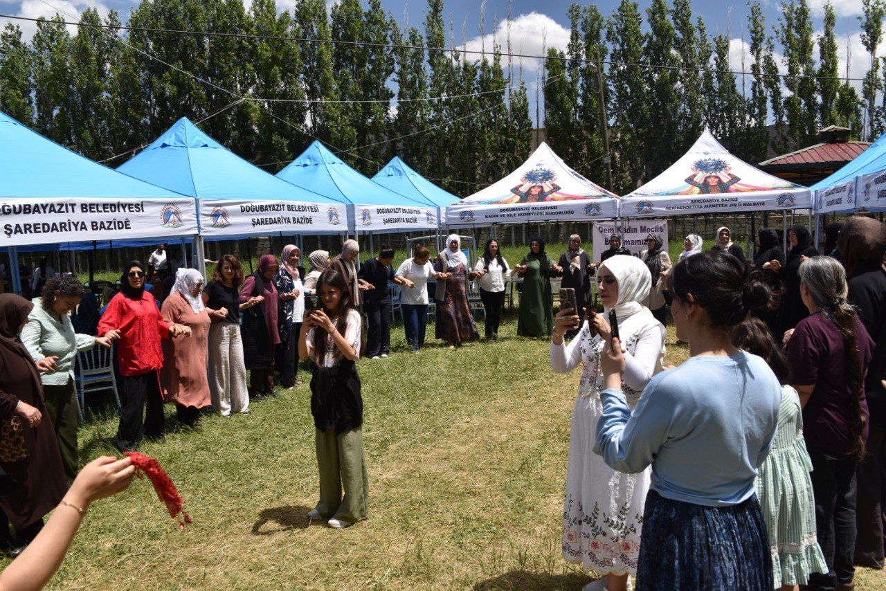 Li Bazîdê hevdîtina jinan pêk hat