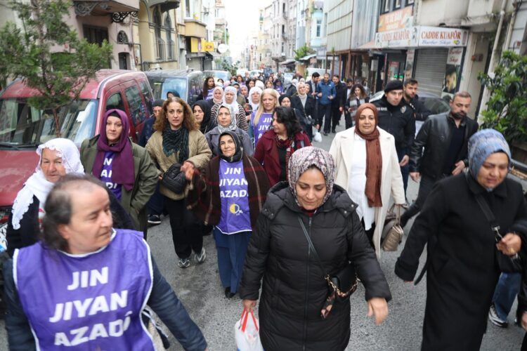 Jin ji Stenbolê ber bi Gemlikê ve bi rê ketin